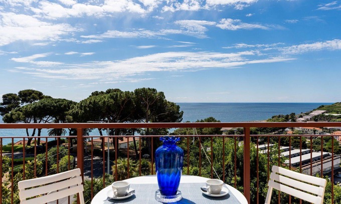 Bussana Apartment | Nice apartment for 6 people with WIFI, A/C, TV, balcony, pets allowed and parking