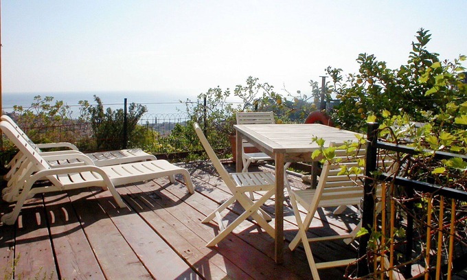 Pantai Apartment | Nice apartment for 6 people with WIFI, TV, terrace and pets allowed