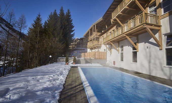 Viehhofen Apartment | Nice apartment for 8 people with WIFI, pool, TV, balcony, pets allowed and parking