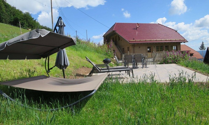 Hofstetten Apartment | Nice apartment for 4 people with WIFI, TV, patio, pets allowed and parking