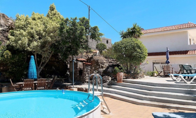 Las Cuevecitas Apartment | Nice apartment for 4 people with pool, WIFI, TV, terrace and parking