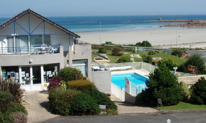 Le Ru Apartment | Nice apartment for 6 people with WIFI, pool, TV, terrace, pets allowed and parking