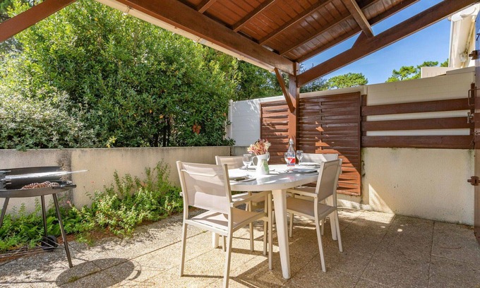 Les Mathes Apartment | Nice apartment for 4 guests with WIFI, TV, terrace, pets allowed and parking