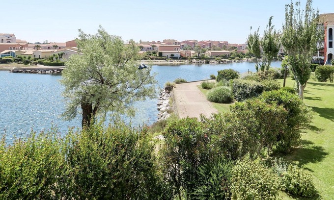 Le Barcares Apartment | Nice apartment for 5 people with pool, TV, terrace, pets allowed and parking