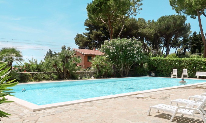 Latte Apartment | Nice apartment for 4 people with pool, WIFI, TV and balcony
