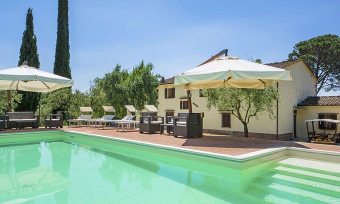 Lamporecchio Villa | Nice apartment in villa for 18 guests with WIFI, private pool, TV, balcony, pets allowed and par.