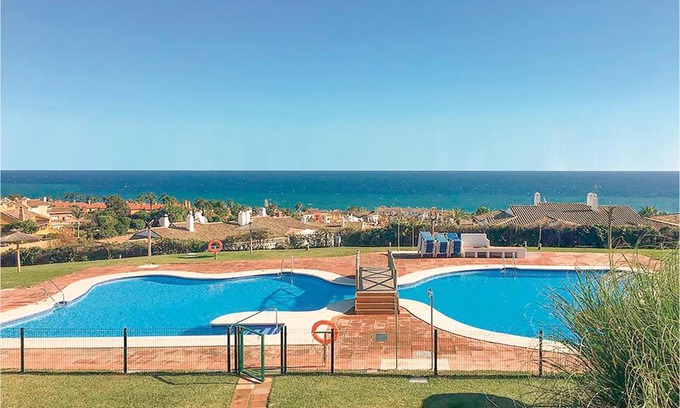 San Roque Apartment | Nice Apartment In Lnea De La Concepcin With 3 Bedrooms, Wifi And Outdoor Swimming Pool