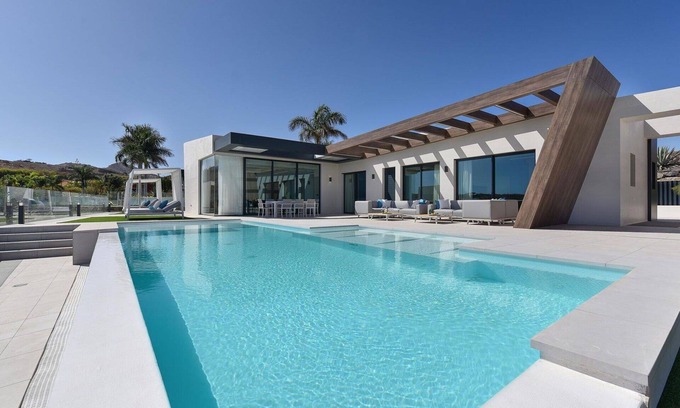 Salobre Villa | Nice apartment in villa for 12 guests with A/C, WIFI, private pool, TV, terrace and pets allowed
