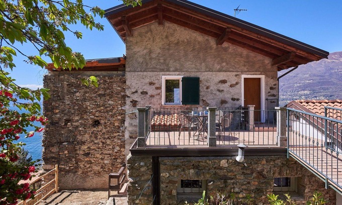 Bellano House | Nice apartment in villa for 12 guests with A/C, WIFI, TV, patio and pets allowed