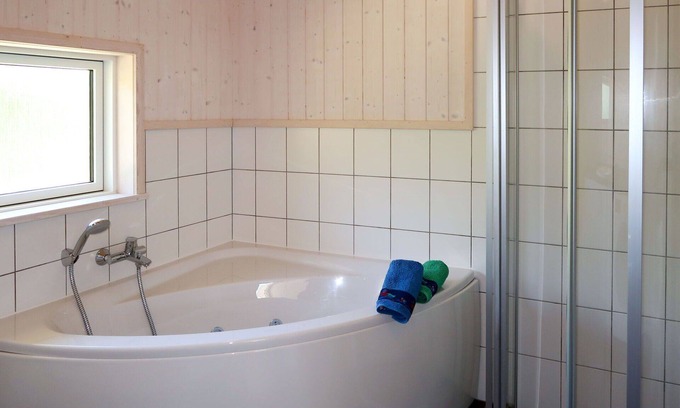 Grossenbrode House | Nice apartment in villa for 10 people with WIFI, hot tub, TV, terrace and pets allowed