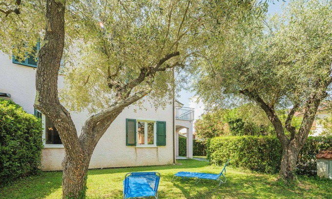Ameglia House | Nice apartment in villa with WIFI, TV, patio, pets allowed and parking, close to La Spezia