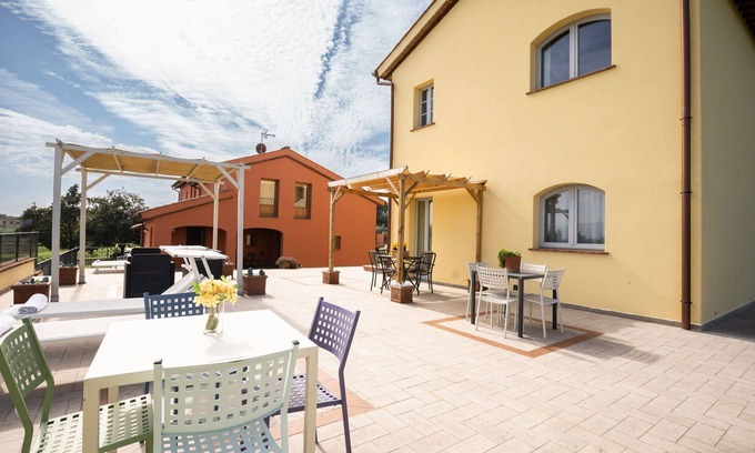 Larciano House | Nice apartment in villa for 5 guests with pool, A/C, WIFI, TV and patio
