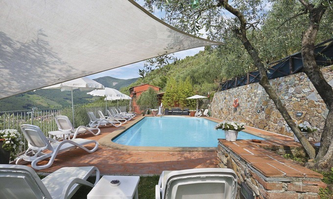 Cascine-La Croce Villa | Nice apartment in villa for 6 people with pool, WIFI, TV, patio and pets allowed
