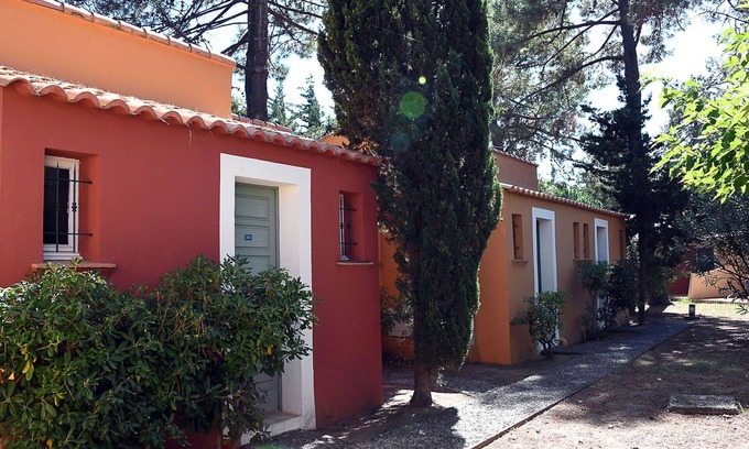 Pineto House | Nice apartment in villa for 4 guests with WIFI, pool, TV, terrace, pets allowed and parking