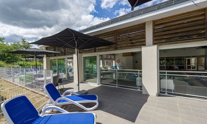 Saumur House | Nice apartment in villa for 3 guests with internet, pool, TV, terrace, pets allowed and parking