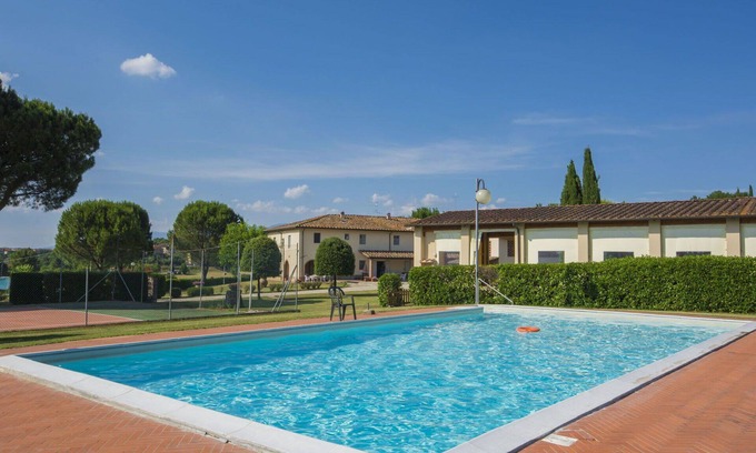 Bucine Villa | Nice apartment in villa for 7 people with WIFI, pool, TV, pets allowed and parking
