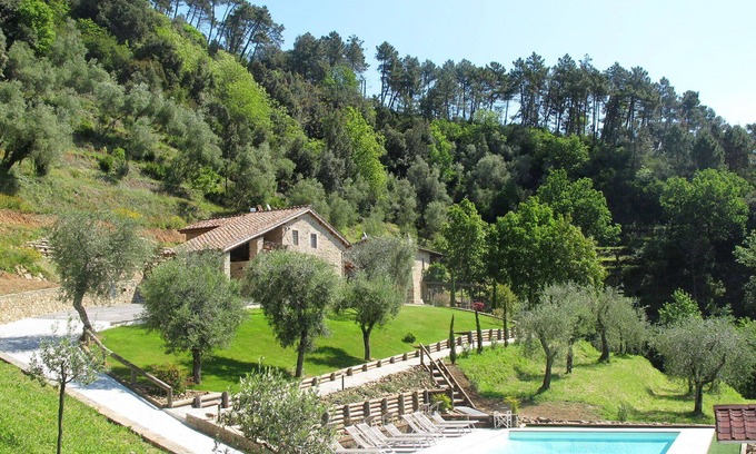 Pescaglia Villa | Nice apartment in villa for 6 people with A/C, pool, WIFI, TV, terrace, pets allowed and parking