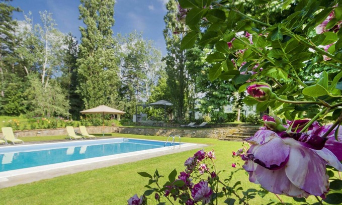 Rufina Villa | Nice apartment in villa for 4 people with WIFI, pool, terrace, pets allowed and parking