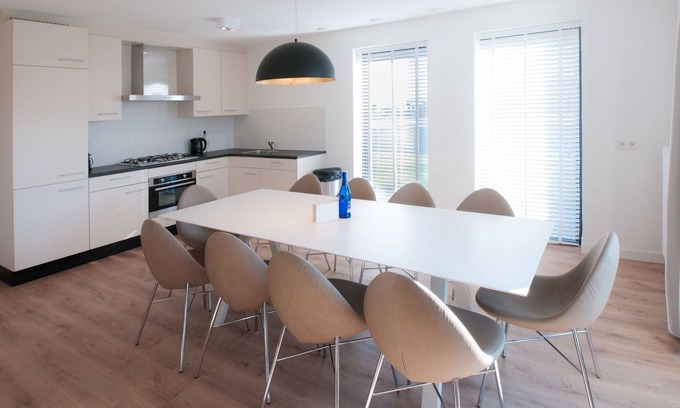 Tholen House | Nice apartment in villa for 10 guests with hot tub, WIFI, TV and parking