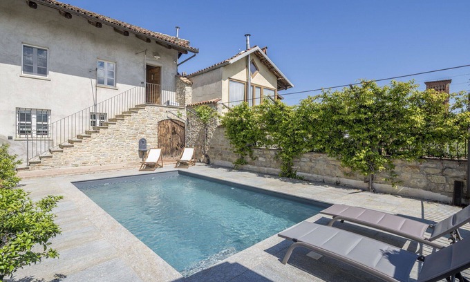 Monforte d'Alba Apartment | Nice apartment for 4 people with pool, WIFI and terrace, close to Alba