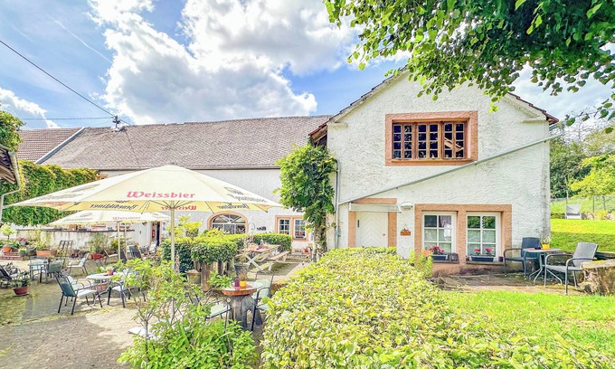 Meisburg Apartment | Nice apartment near a cafe and beer garden