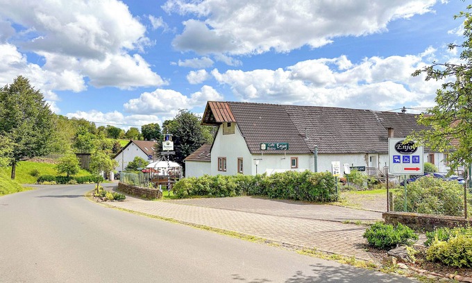 Meisburg Apartment | Nice apartment near a bistro and beer garden