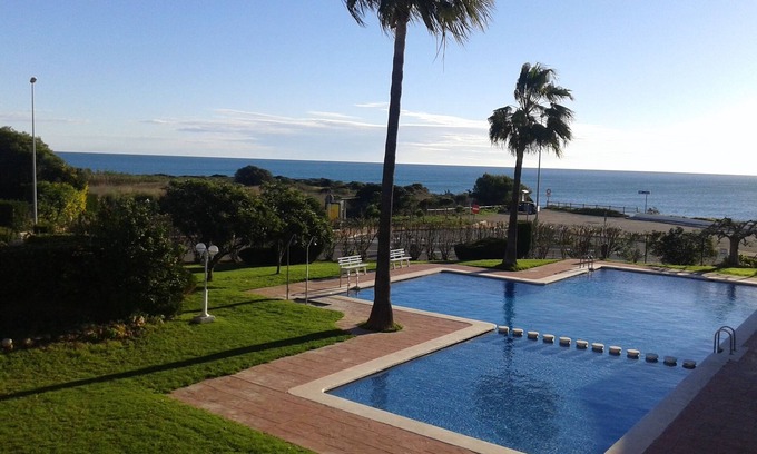 Vinaros Apartment | Nice apartment on the 1st Line of the Beach; pool and wifi, garage Ref: VT-3380-CS