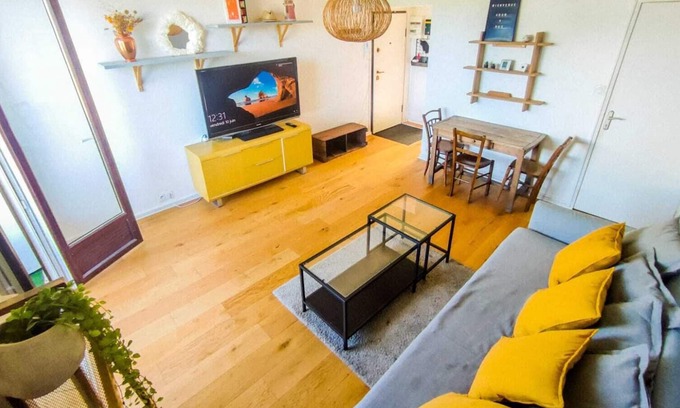 Talence Apartment | Nice apartment very bright and quiet, comfortable