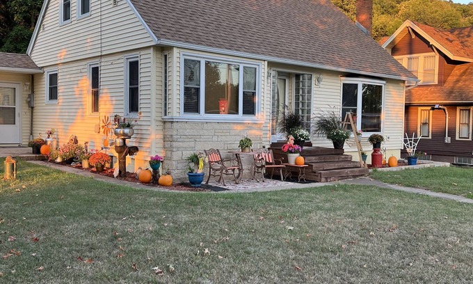 Ferryville House | Nice Cape Cod home near the Mississippi River (Scenic River Inn)