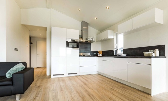 Cromvoirt Ski Chalet | Nice chalet with dishwasher