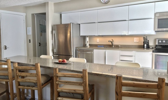 Park Forest Estates Condo | NICE CONDO! Great Location, Reviews, Hot Tub, 2 Bd, Walk or free bus to ski!
