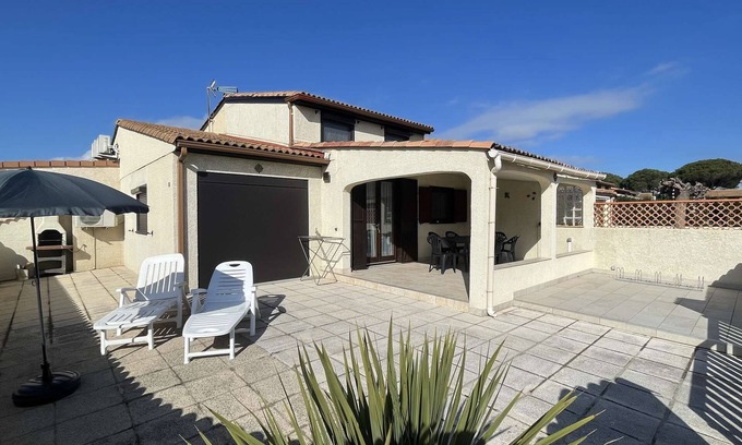 Portiragnes-Plage House | Nice corner villa located in LES TAMARIS with AIRCO, 2 bedrooms, 4 people,Wifi, 500m from the.