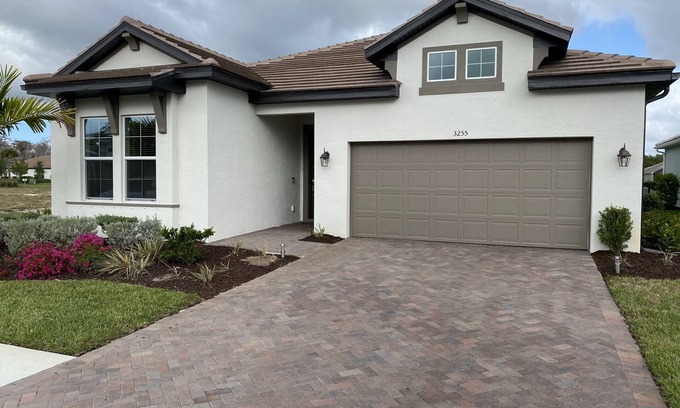 Rural Estates House | Nice designed single family villa facing a lake