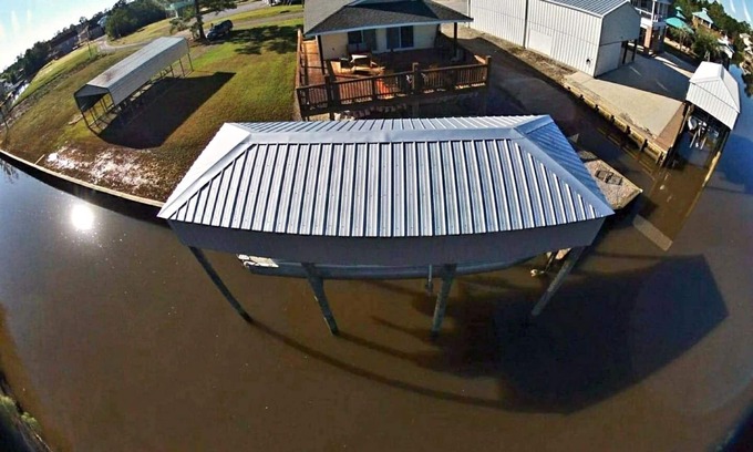 Shoreline Park House | Nice, family friendly camp with private boat launch.