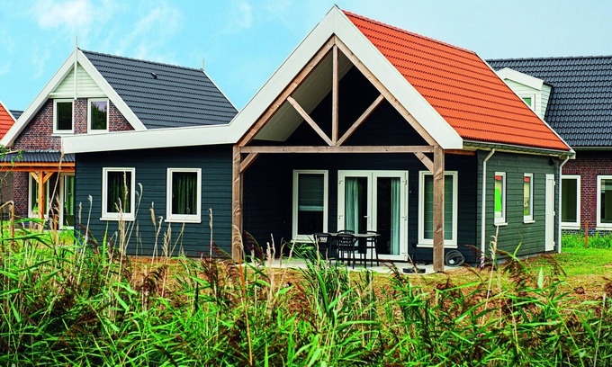 Municipality of Nissewaard House | Nice holiday home in Simonshaven with garden
