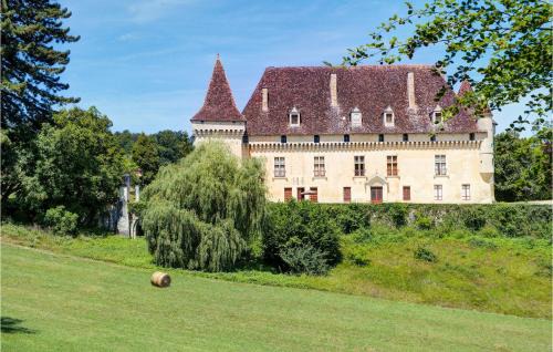 Saint-Martin-des-Combes House | Nice Home In St Martin Des Combes