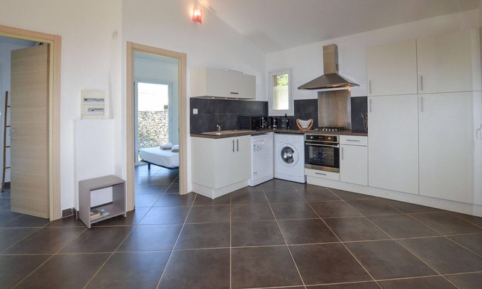 Bonifacio House | Nice home in Bonifacio with kitchenette