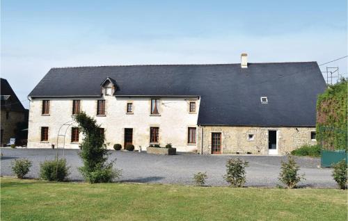 Canchy House | Nice Home In Canchy With Kitchen