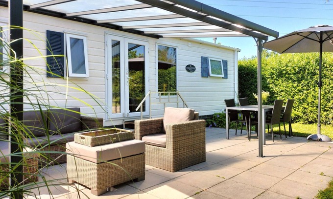 Heinkenszand House | Nice home in Heinkenszand with WiFi