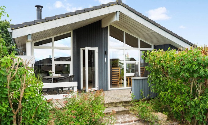 Juelsminde House | Nice home in Juelsminde with WiFi