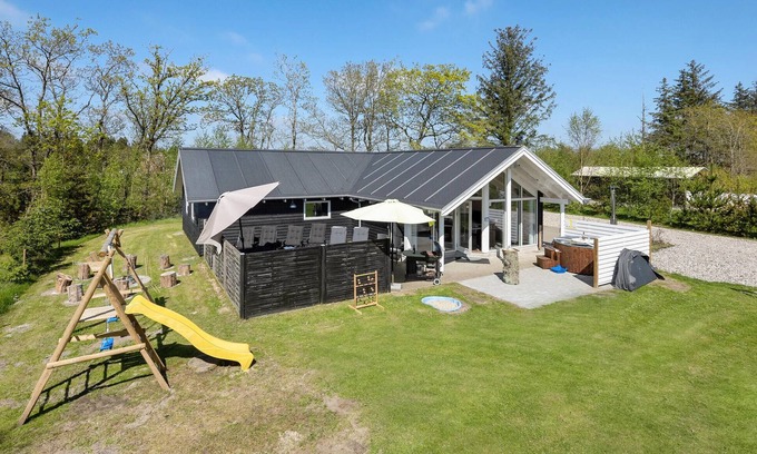 Houstrup House | Nice home in Nørre Nebel with kitchen