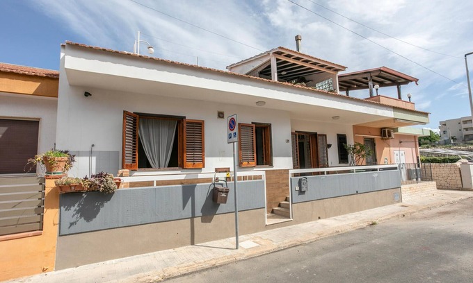 Casuzze House | Nice home in Santa Croce Camerina