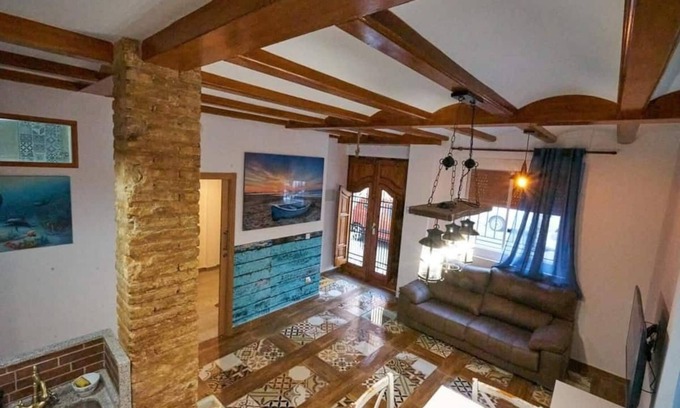El Cabanyal House | Nice house with 3 bathrooms, patio near the beach
