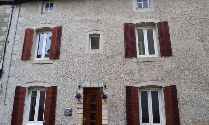 Vignory House | NICE LITTLE HOUSE listed village with castle ruins and beautiful church
