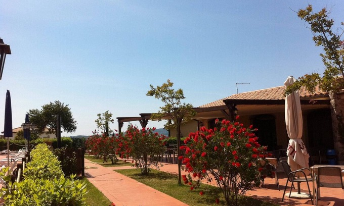 Pomaia Apartment | Nice lodging in Pomaia, garden and terrace,Wi-Fi,pool, children pool, sleep 5
