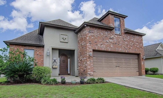 Old Jefferson House | Nice Luxury Home Perfect For The Summer