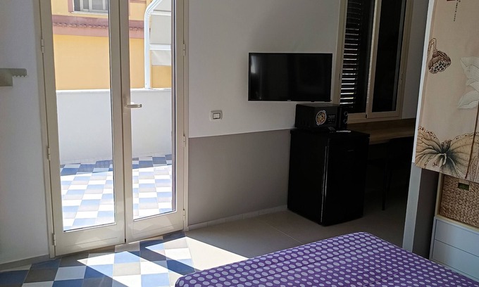 Ruggero Settimo House | Nice Studio Apartment, Near Politeama Theatre PALERMO. Private Terrace.
