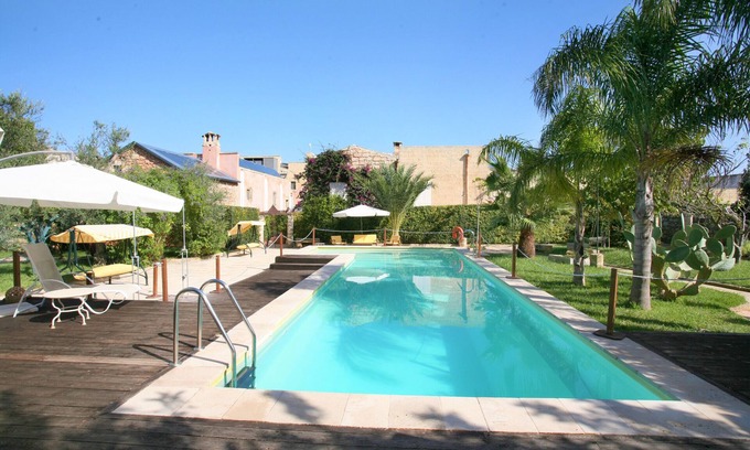Patu Apartment | Nice studio with pool access and terrace (E)