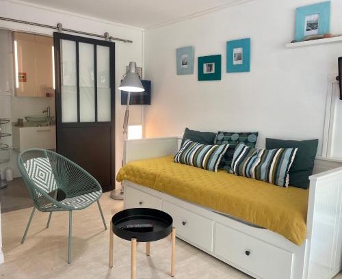 Sainte-Maxime City Centre Apartment | Nice studio with terrace and garden