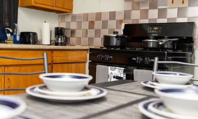 Milwaukee House | Nice three 3 bedroom unit with free parking and wi-fi